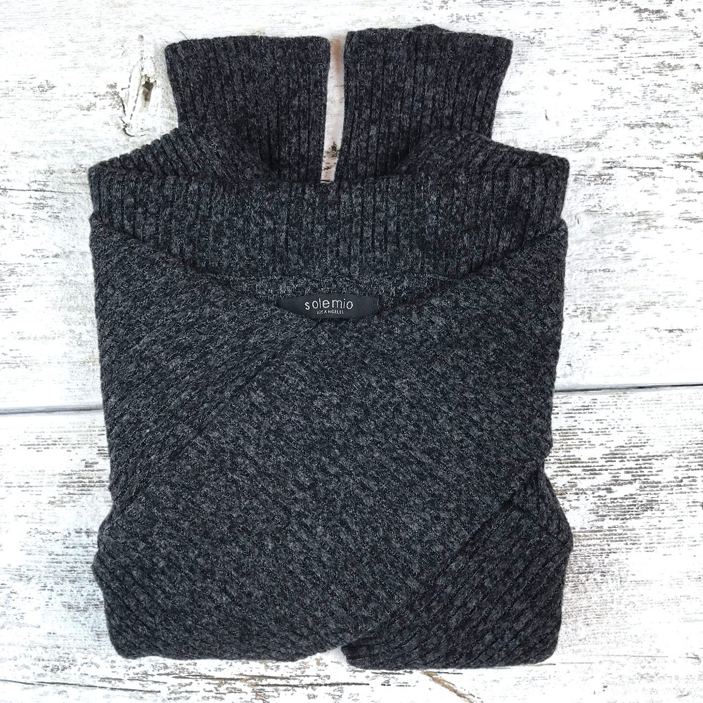 Solemio ~ Crop Top Sweater